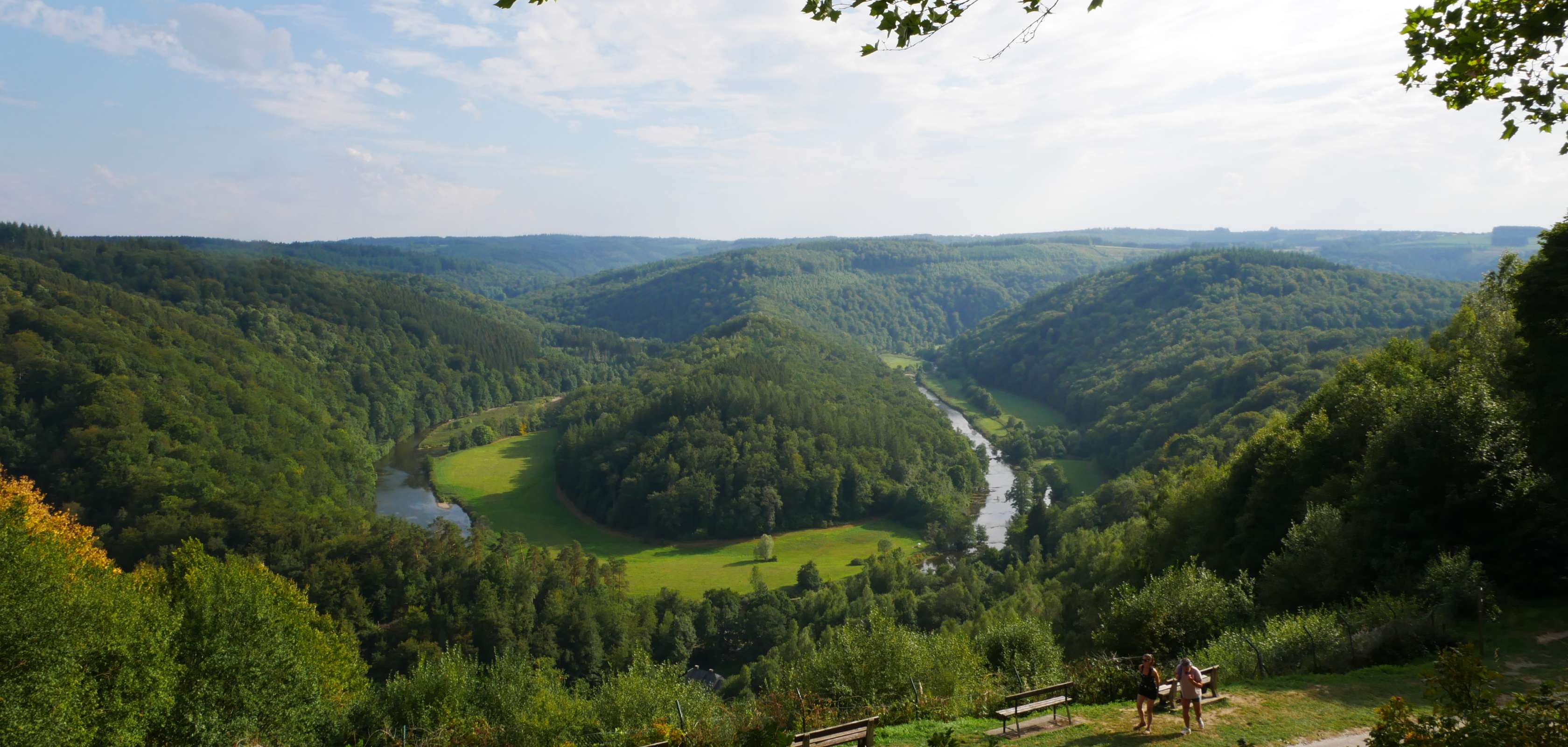 Des grands-parents emmènent leurs petits-enfants dans les Ardennes pour un voyage intergénérationnel