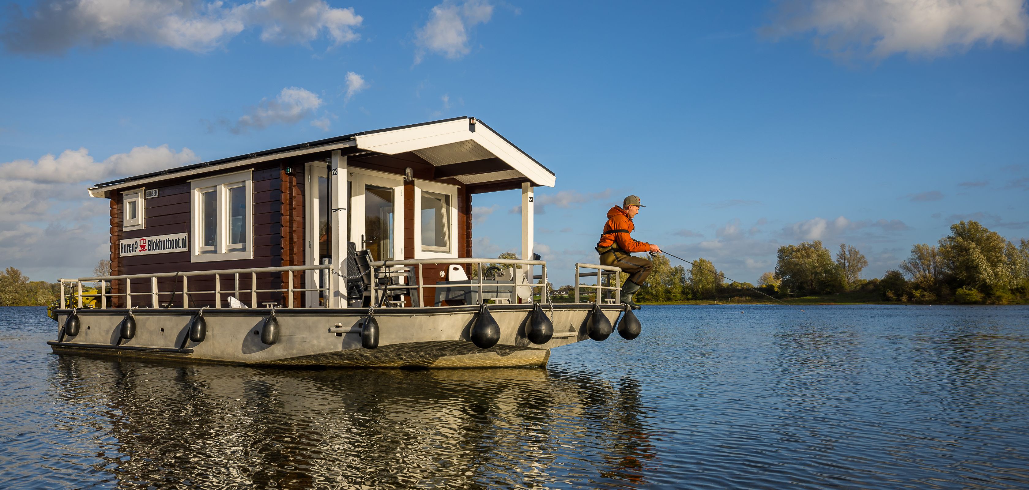 Drijvend vakantiehuisje Blokhutboot in Nederland