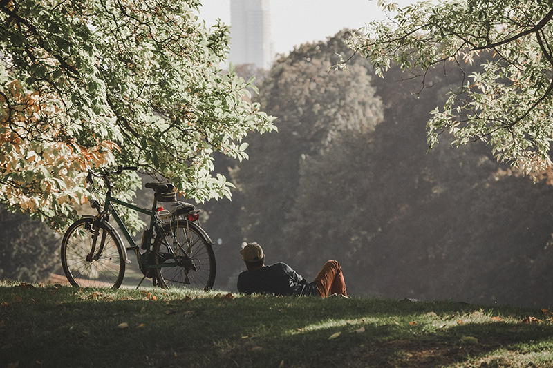 Cinq excursions en train et à vélo