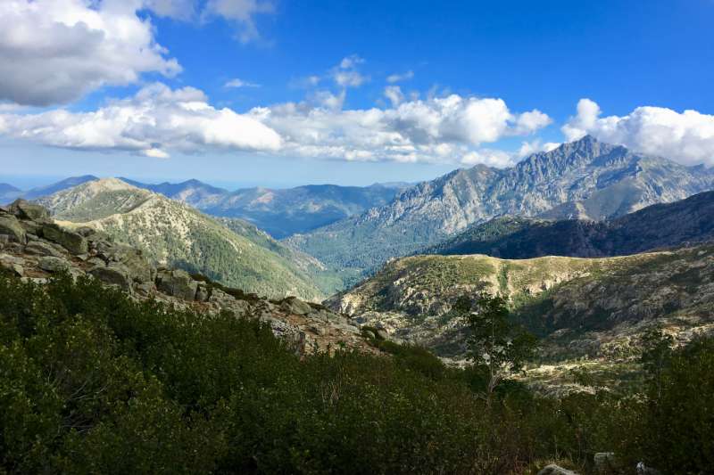 Le GR 20 : un itinéraire de randonnée exigeant à travers la Corse