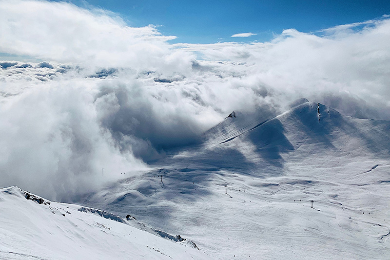 Où se trouvent les stations de ski avec de la neige garantie ?